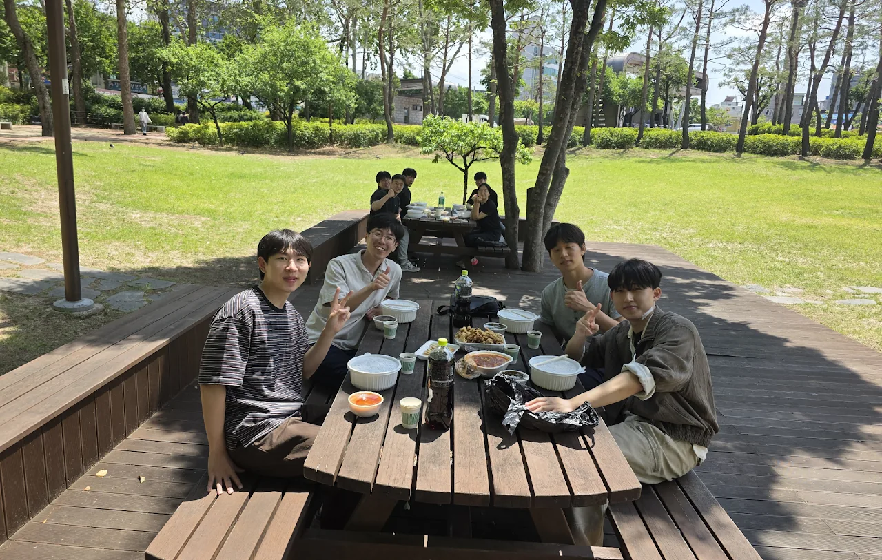 HiVA Laboratory group photograph outdoors